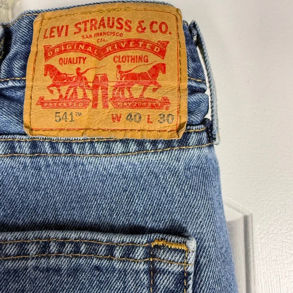 Levis 541 Athletic Taper Mens Blue Medium Wash Denim Jeans 40x30‎ 18181-0334